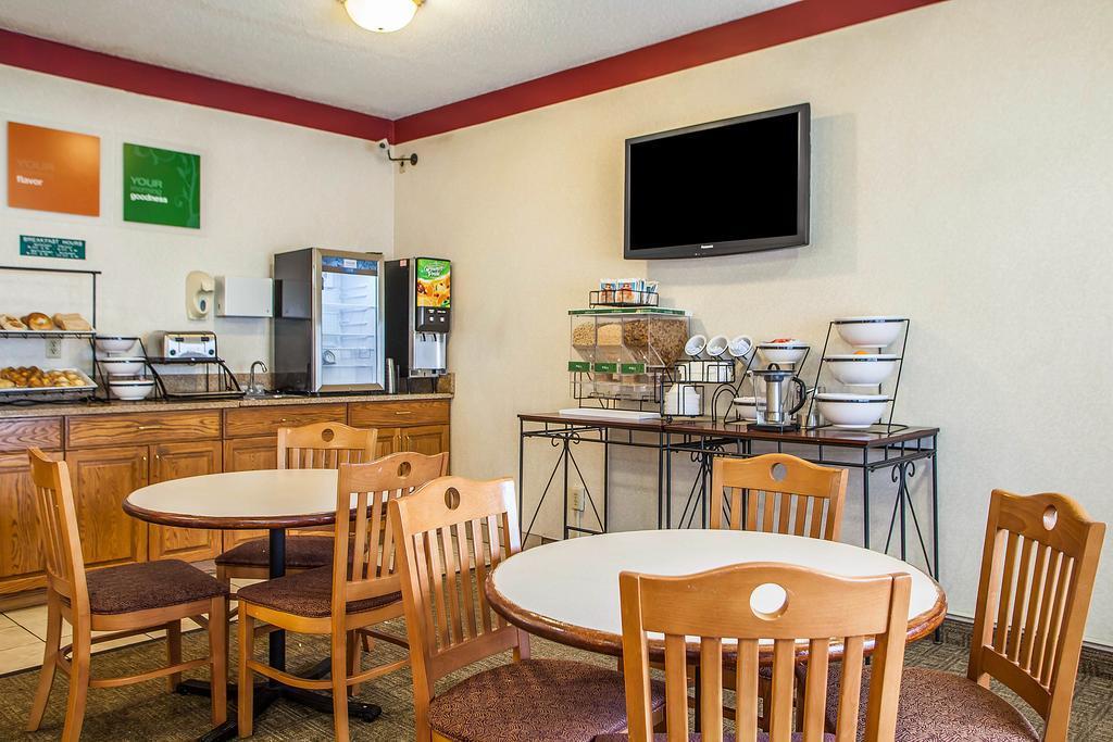 Comfort Inn Rockford Near Casino District Esterno foto